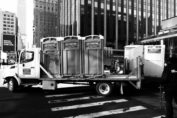 Best Porta potty rental near me  in Edgewood, OH